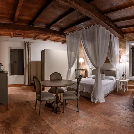 Bed & Breakfast Castello Di 4*