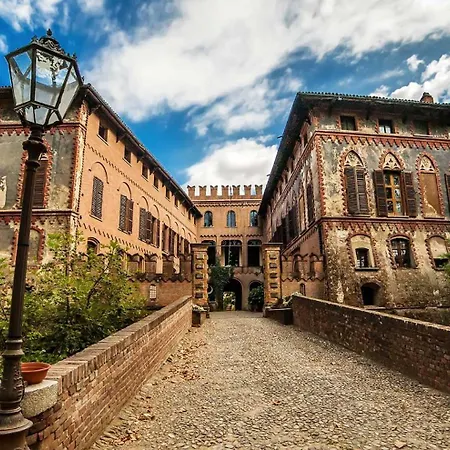 Bed & Breakfast Castello Di 4*